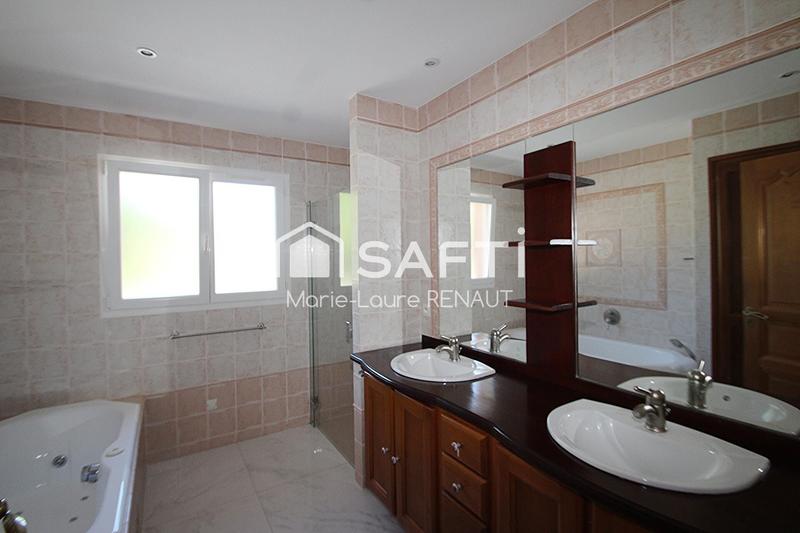 Villa - 254 m² - 8 pièces