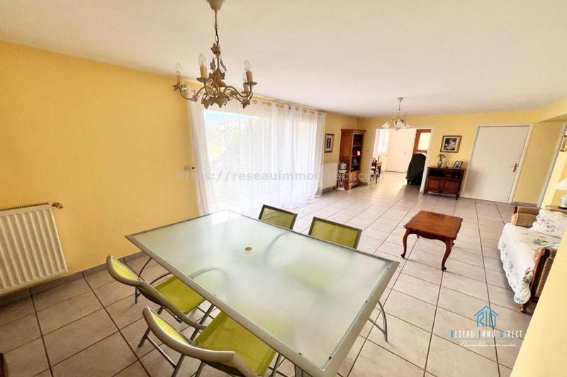 Maison traditionnelle - 222 m² - 7 pièces