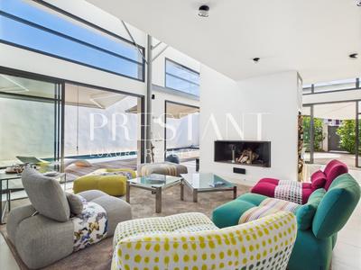 Maison - 400 m² - 6 pièces