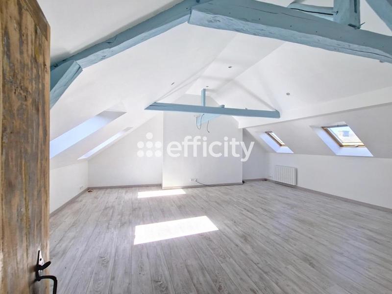 Maison - 220 m² - 8 pièces