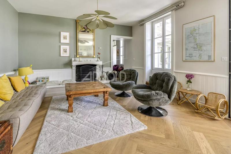 Maison - 200 m² - 10 pièces