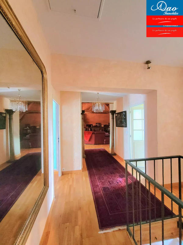 Maison - 250 m² - 6 pièces