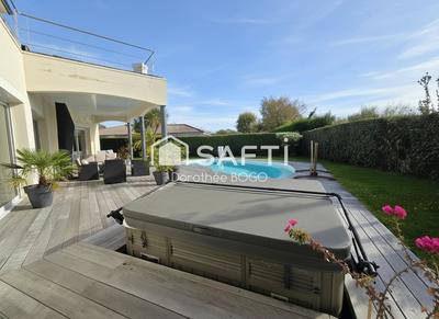 Maison - 180 m² - 5 pièces