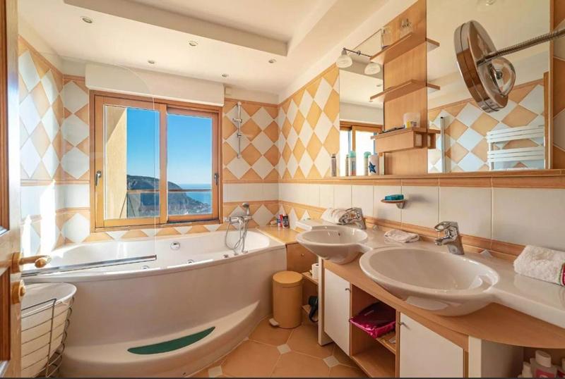 Maison - 162 m² - 8 pièces