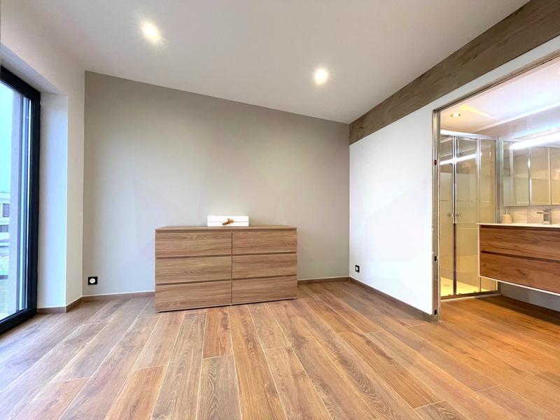 Maison - 246 m² - 7 pièces