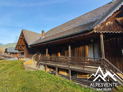 Maison - 330 m² - 14 pièces