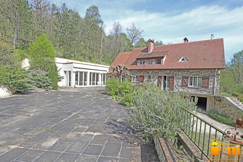 Maison - 187 m² - 8 pièces