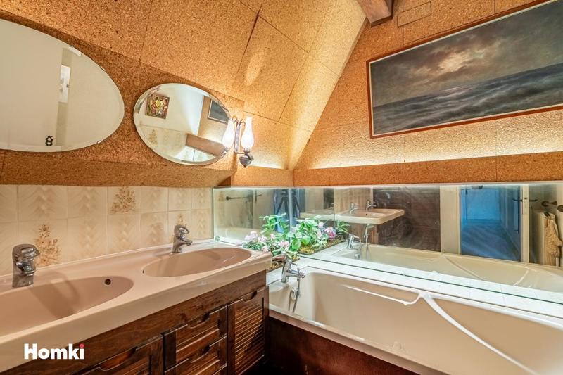 Propriété - 141 m² - 6 pièces