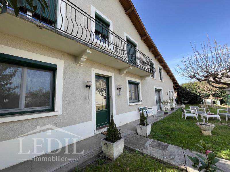 Propriété - 248 m² - 7 pièces