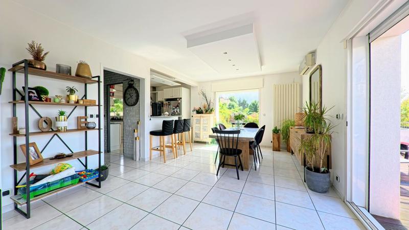 Maison - 215 m² - 9 pièces