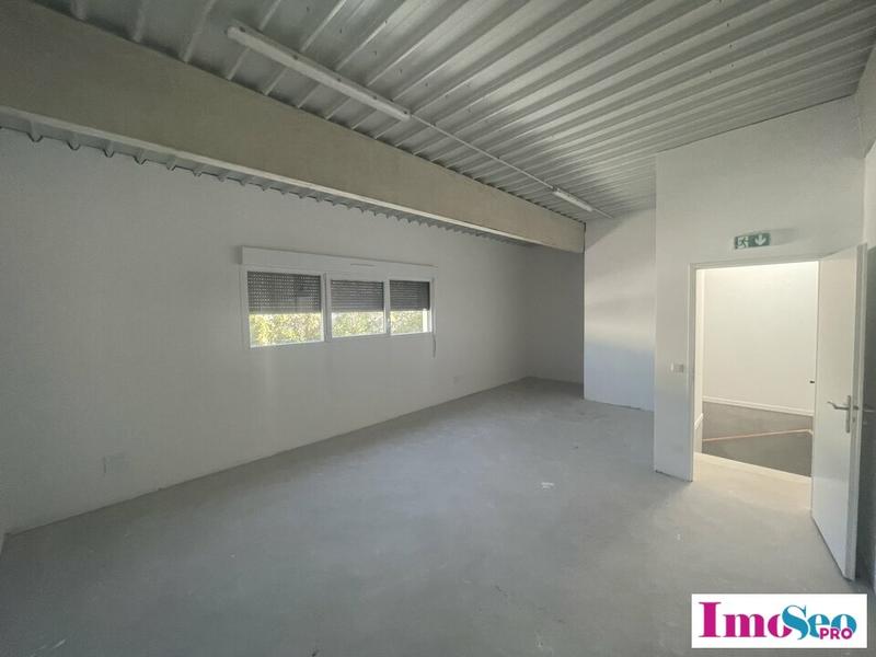 Local d'activité / Entrepôt - 224 m²