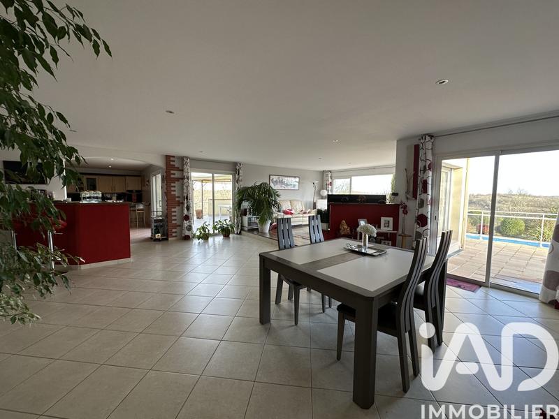 Maison - 244 m² - 8 pièces
