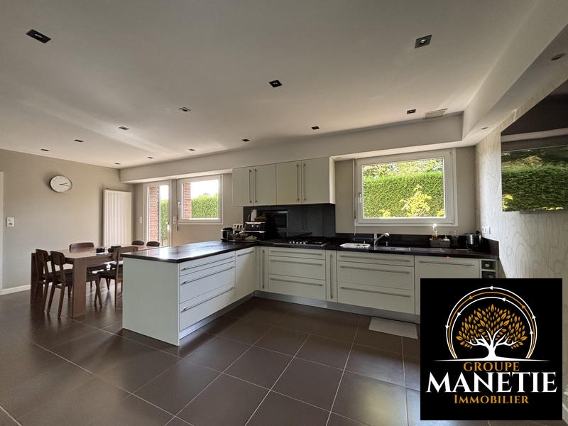 Maison - 210 m² - 7 pièces