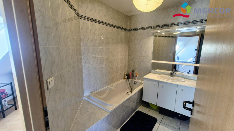 Appartement - 94 m² - 4 pièces