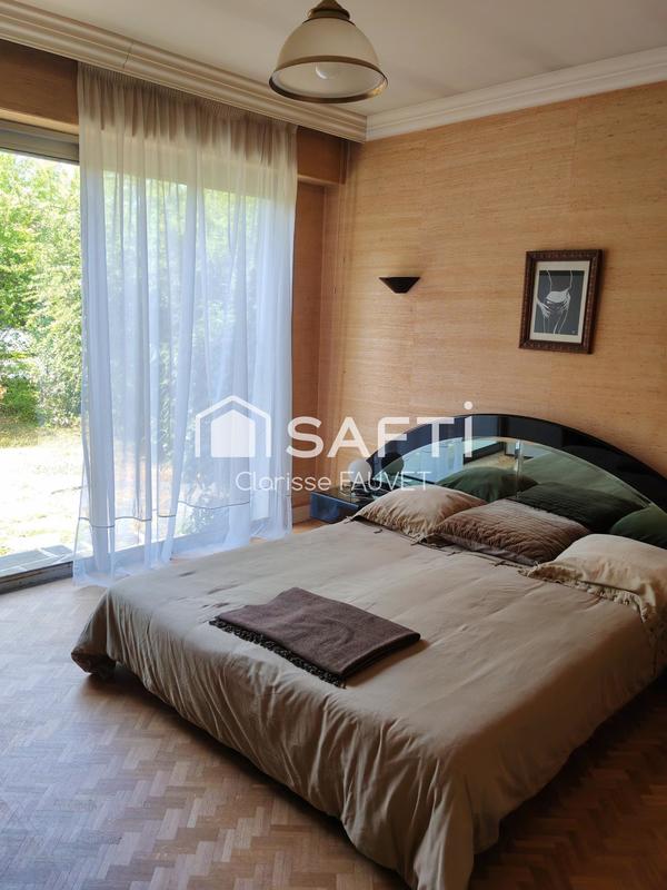 Villa - 200 m² - 6 pièces