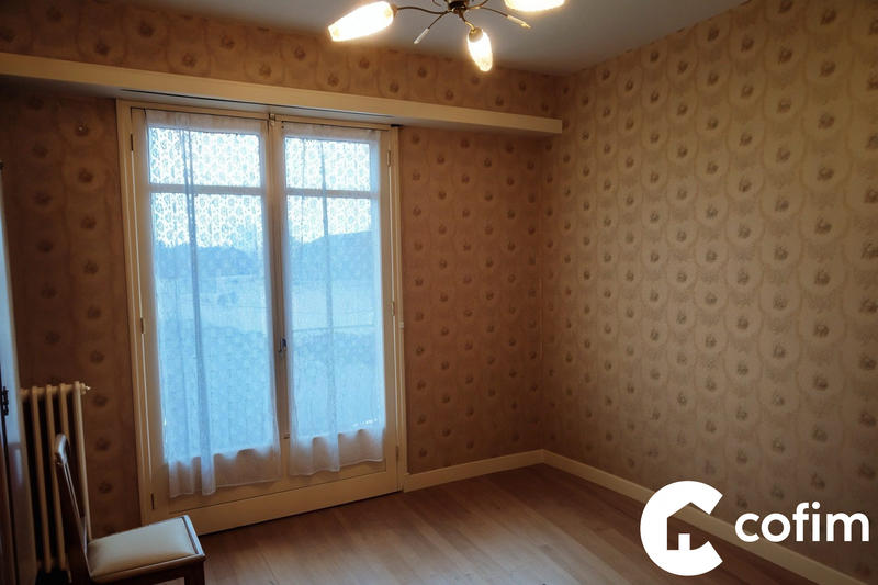 Maison - 242 m² - 9 pièces