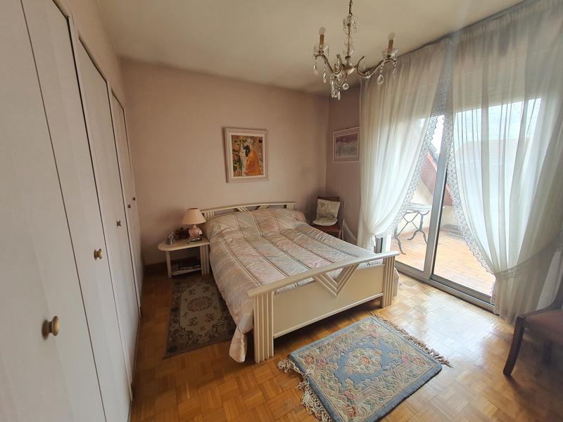 Maison - 228 m² - 5 pièces