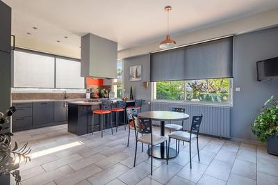 Maison - 223 m² - 7 pièces