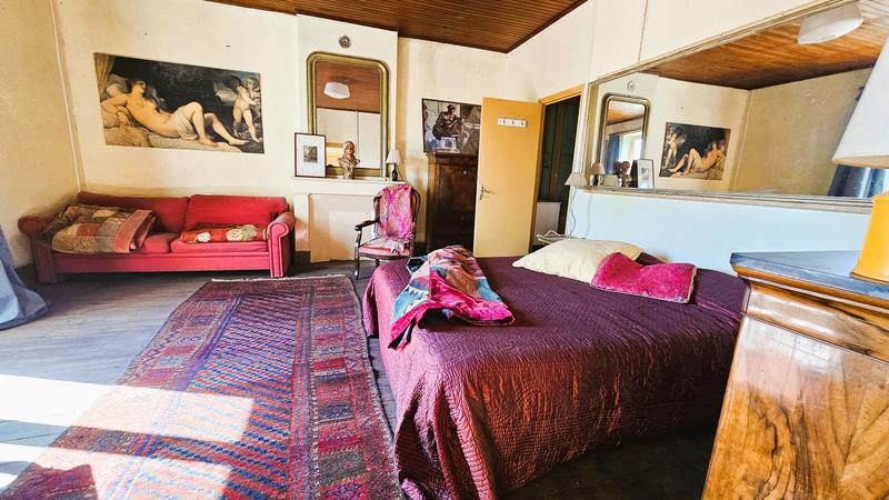 Maison - 240 m² - 7 pièces