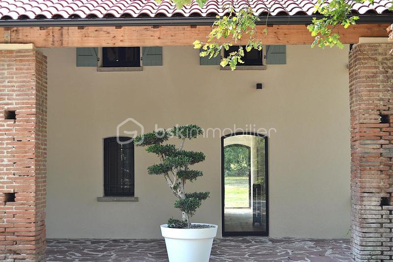 Propriété - 310 m² - 9 pièces