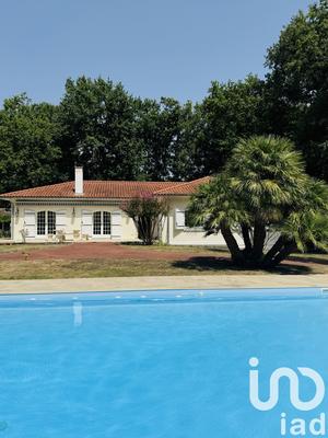 Maison - 214 m² - 8 pièces