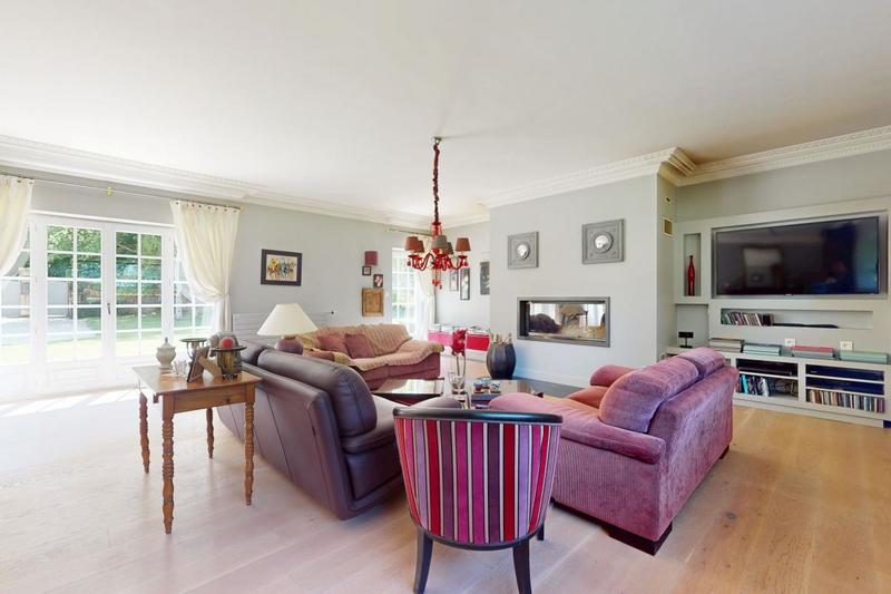 Demeure - 327 m² - 5 pièces
