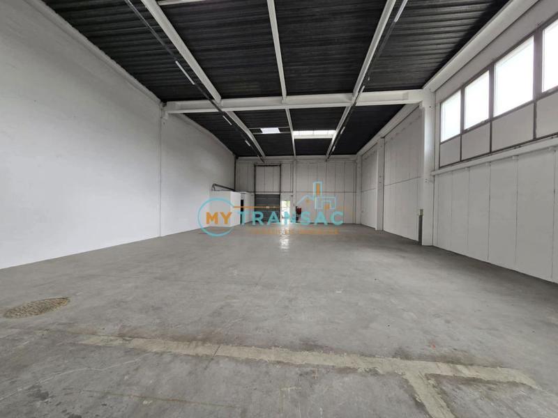 Local d'activités - 304 m²
