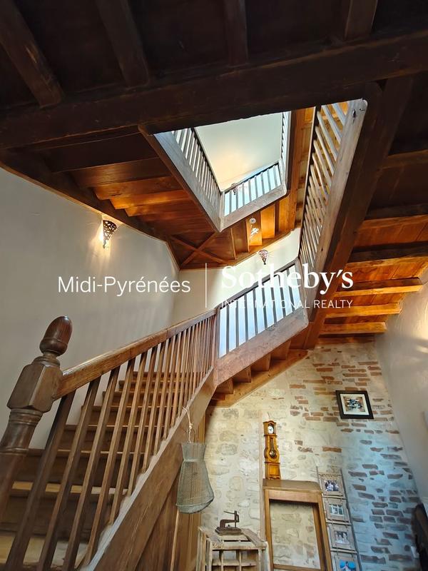 Maison - 585 m² - 18 pièces