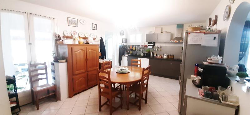 Maison - 220 m² - 10 pièces