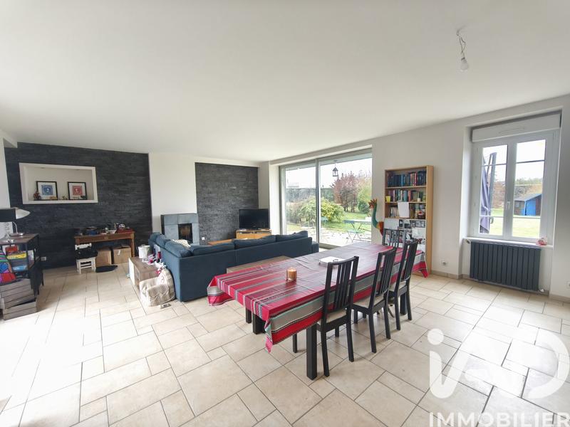 Maison - 242 m² - 8 pièces