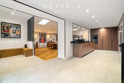 Loft - 244 m² - 6 pièces