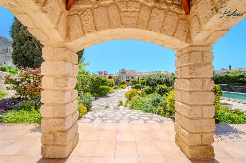 Maison traditionnelle - 280 m² - 6 pièces