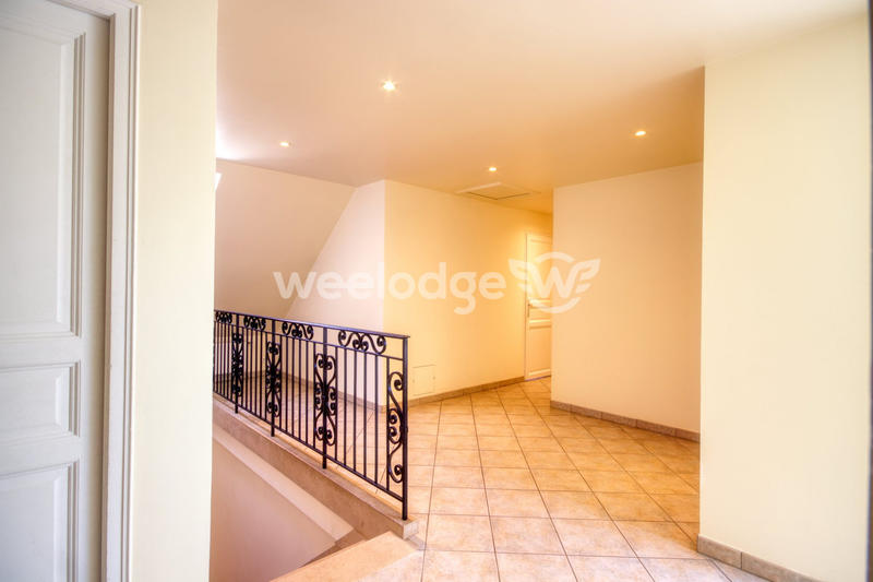 Maison - 218 m² - 6 pièces