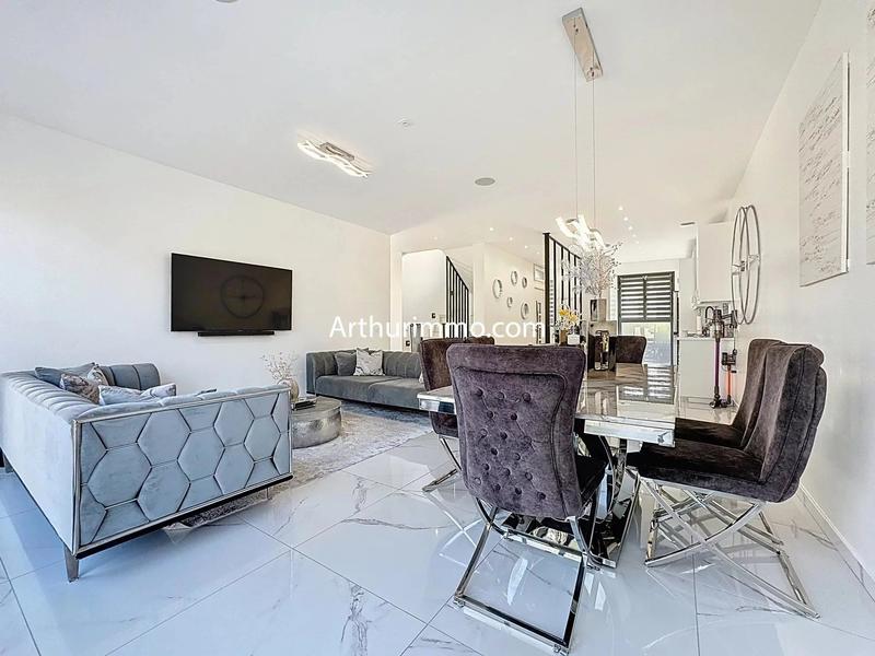 Maison - 235 m² - 8 pièces