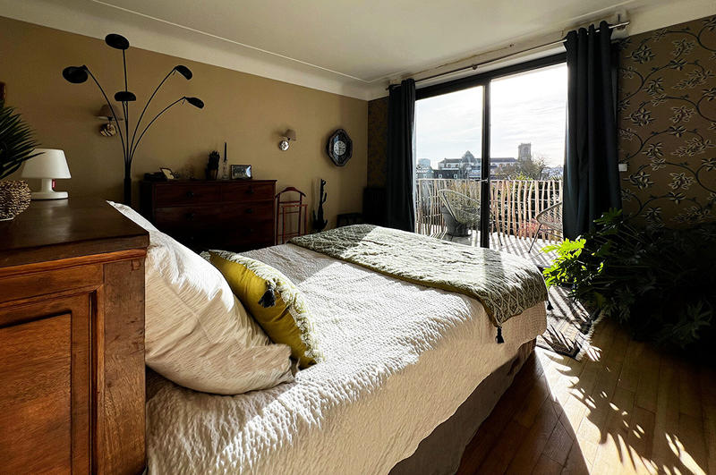 Maison - 305 m² - 13 pièces