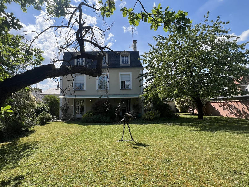 Maison - 240 m² - 10 pièces