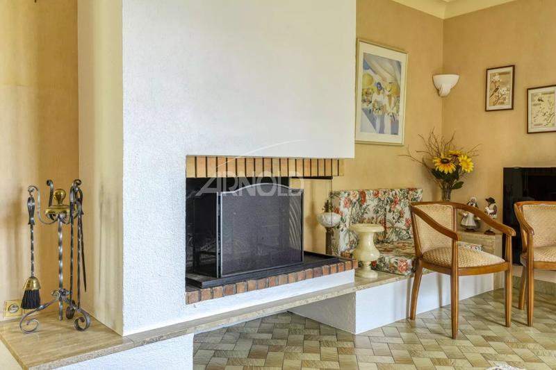 Maison - 207 m² - 7 pièces