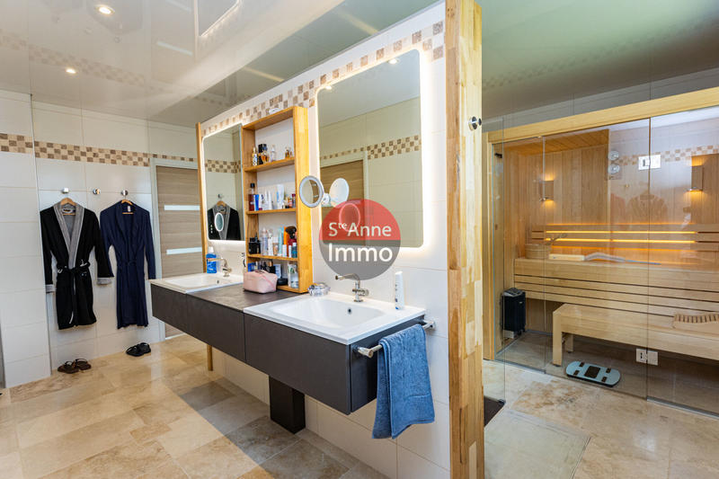 Maison - 290 m² - 6 pièces