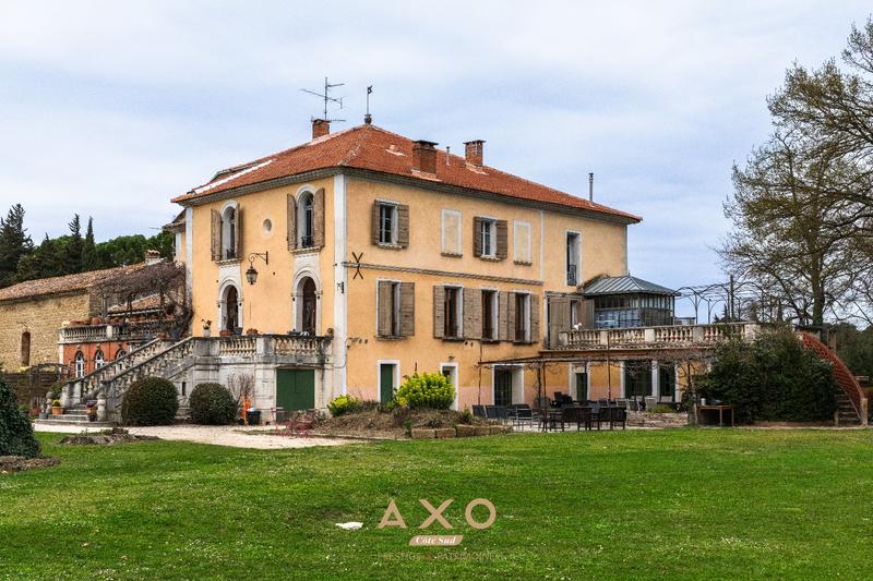 Demeure - 1 020 m² - 33 pièces