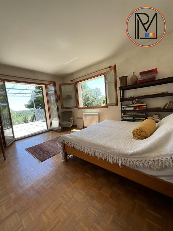 Villa - 165 m² - 12 pièces