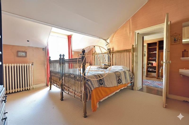 Maison ancienne - 270 m² - 9 pièces