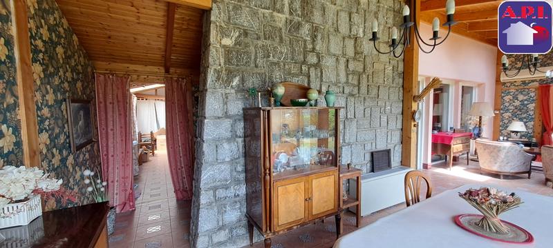 Maison - 220 m² - 8 pièces