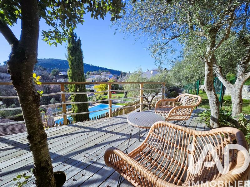 Maison - 240 m² - 5 pièces