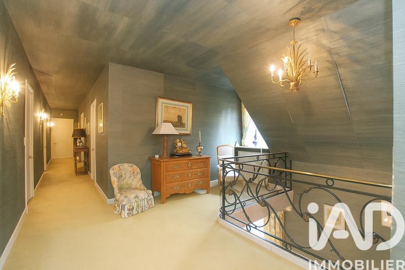 Maison - 468 m² - 12 pièces