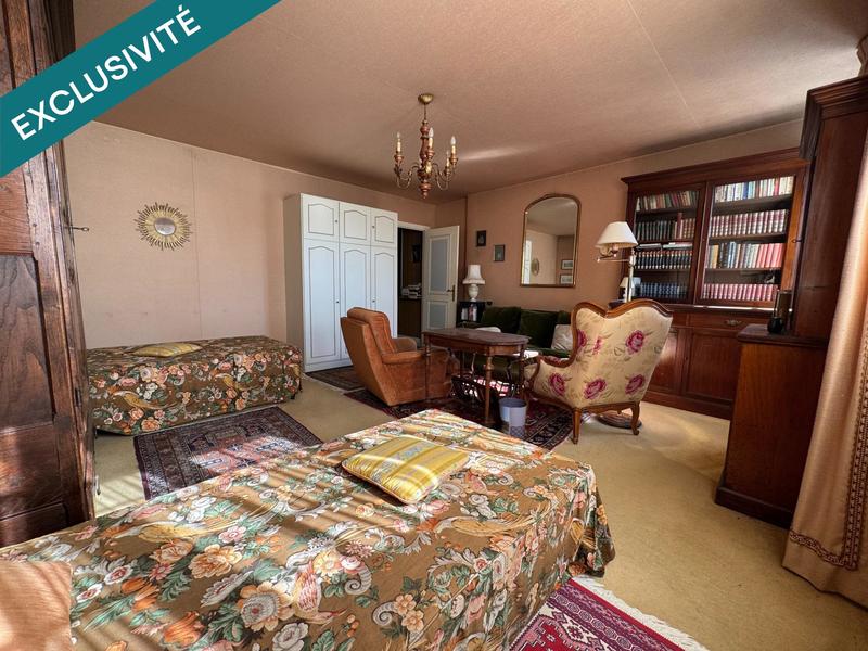 Maison - 235 m² - 9 pièces