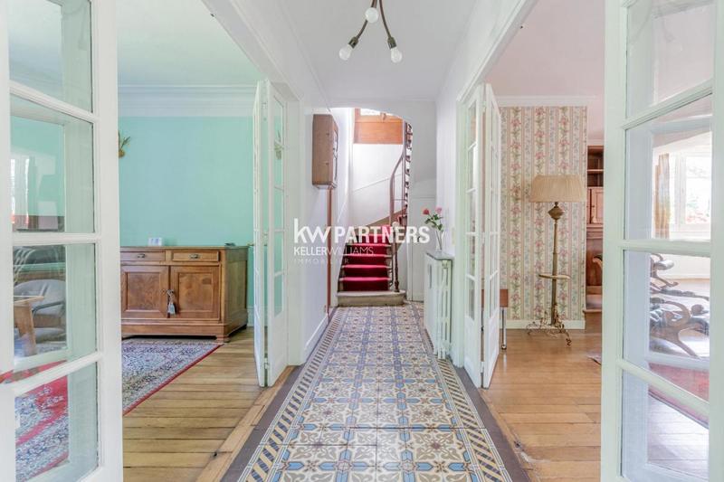 Maison bourgeoise - 256 m² - 9 pièces