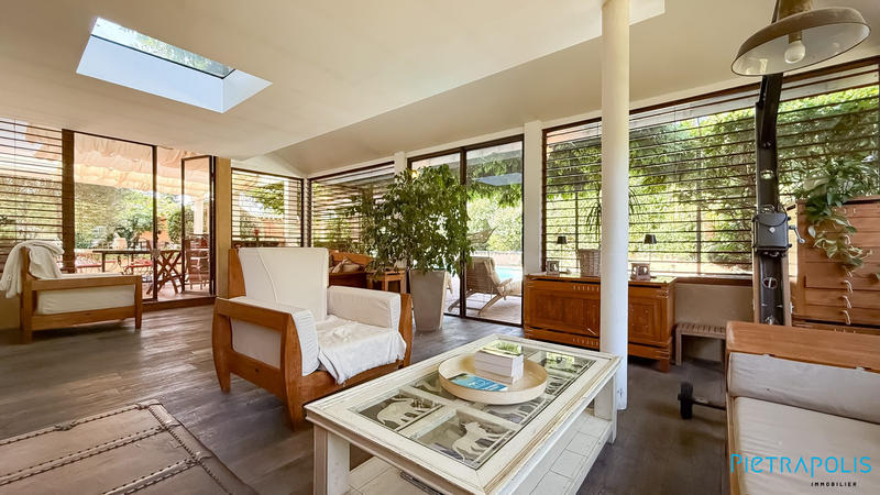 Villa - 310 m² - 9 pièces