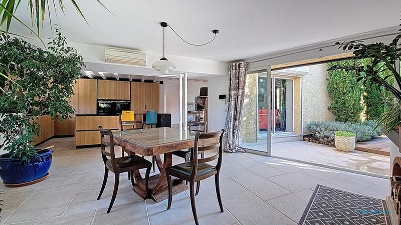 Maison - 198 m² - 7 pièces