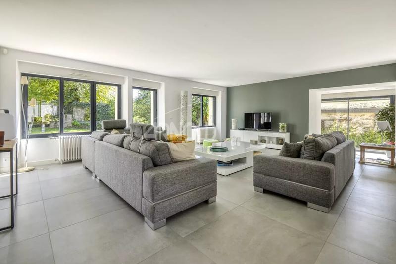 Maison - 267 m² - 9 pièces