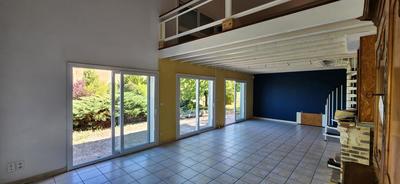 Maison - 370 m² - 9 pièces